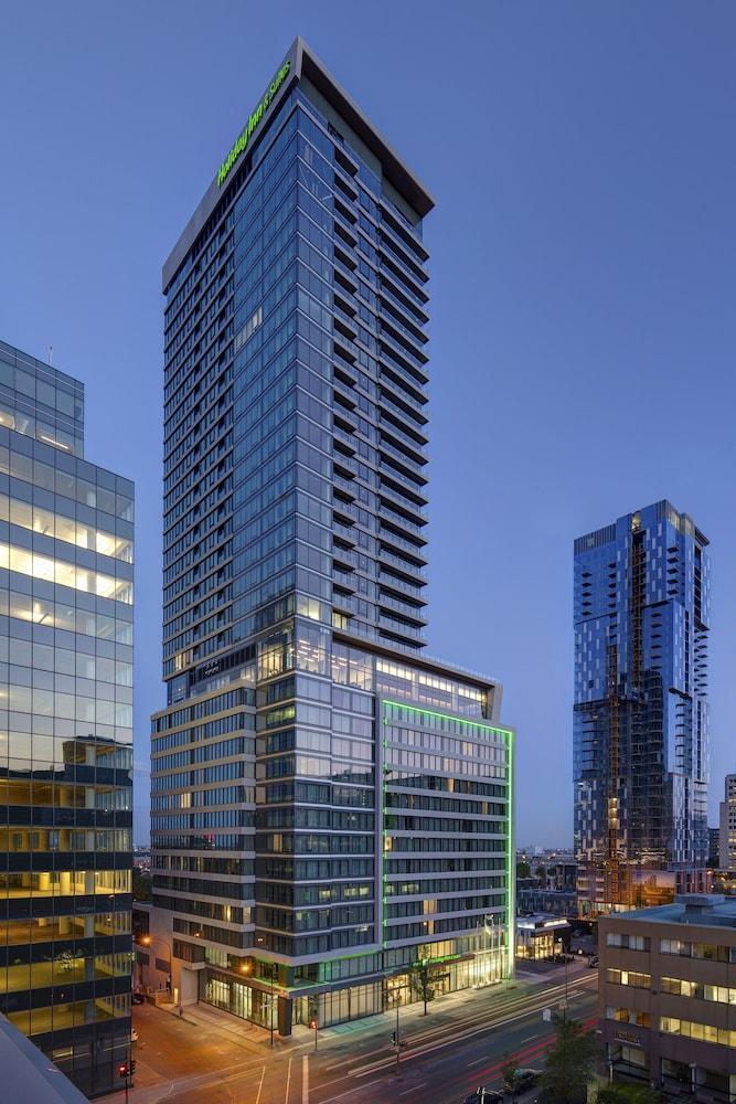 Holiday Inn Hotel & Suites - Montreal Centre-Ville Ouest By Ihg Hotel 4*